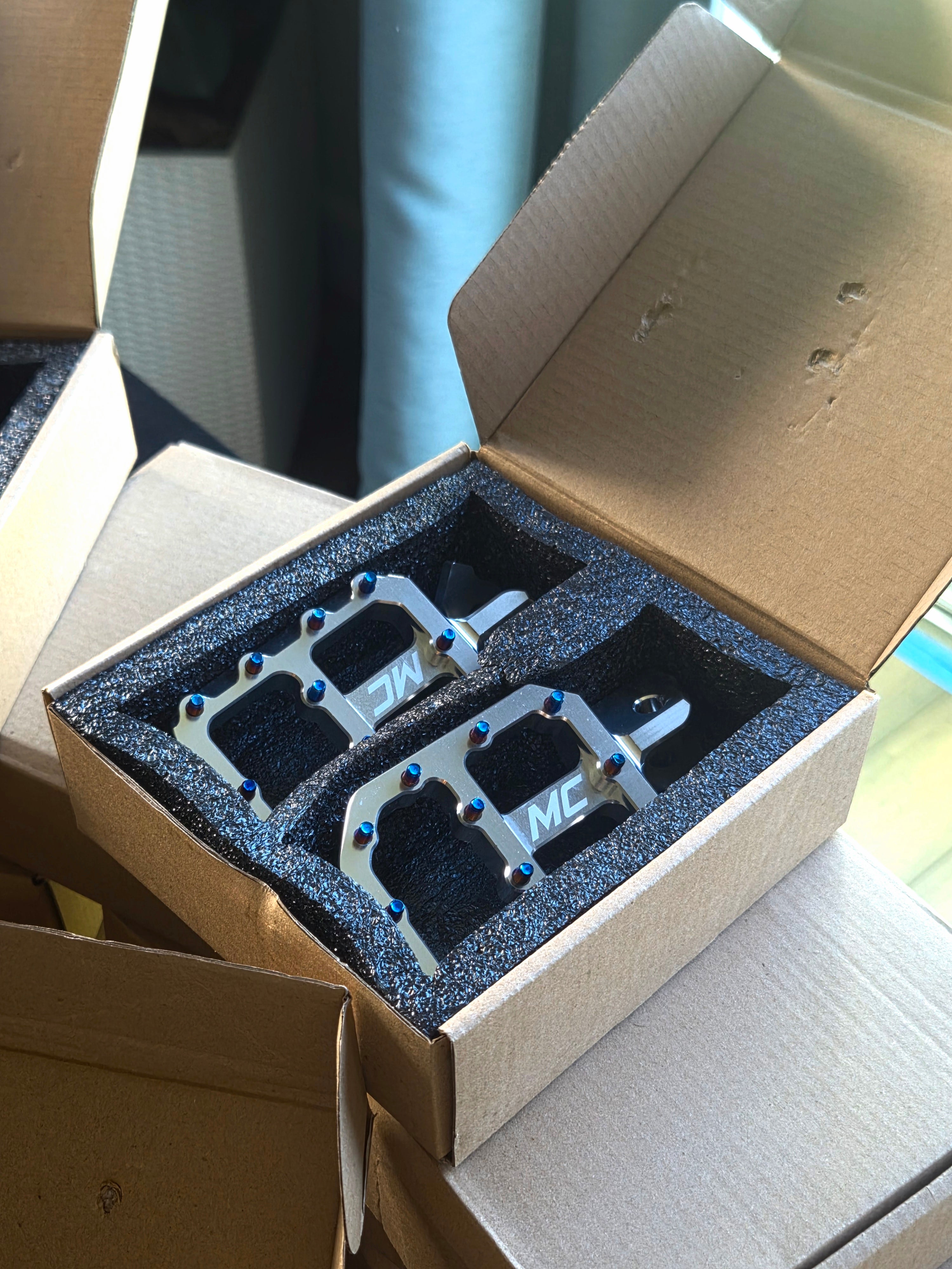Titanium Wide Pegs (ALL EMOTOS)